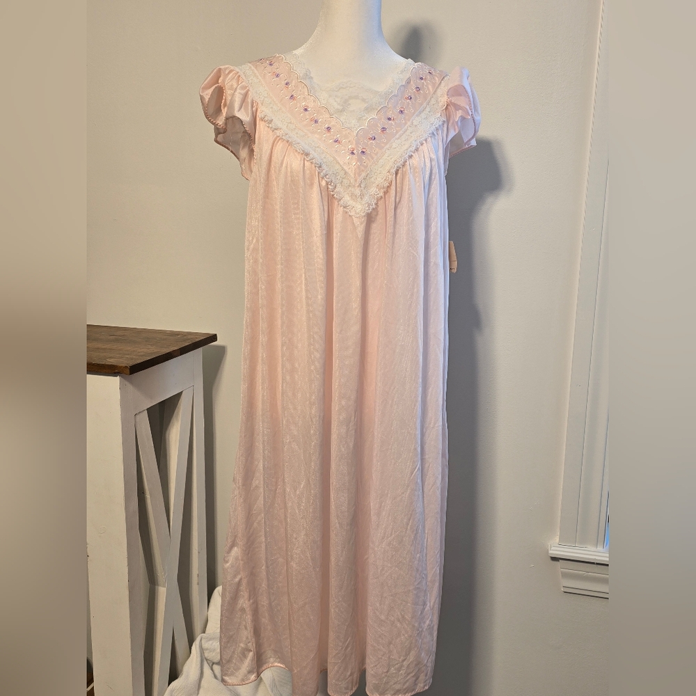 Vandemere NWT Vintage Light Pink Nightgown Women's Size Medium - Picture 1 of 11